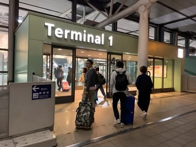 【海外旅行 ガイド】国際線 空港到着時間はいつがいい?【国際線 何時間前】