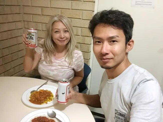 [野生のカンガルーがいる世界一のビーチを目指して！西オーストラリア・ロングドライブ旅行記79] ミヅキが作る今夜は簡単晩ごはん♪