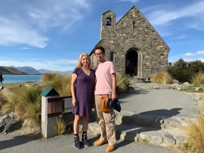 [年末年始のニュージーランド・テカポ湖に世界一の星空を見に行く旅行記52] 善き羊飼いの教会で写真のベストタイミングを伺う