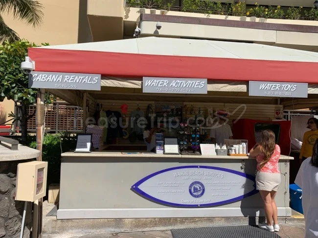 シェラトン・ワイキキ ホテル自慢のインフィニティプール!