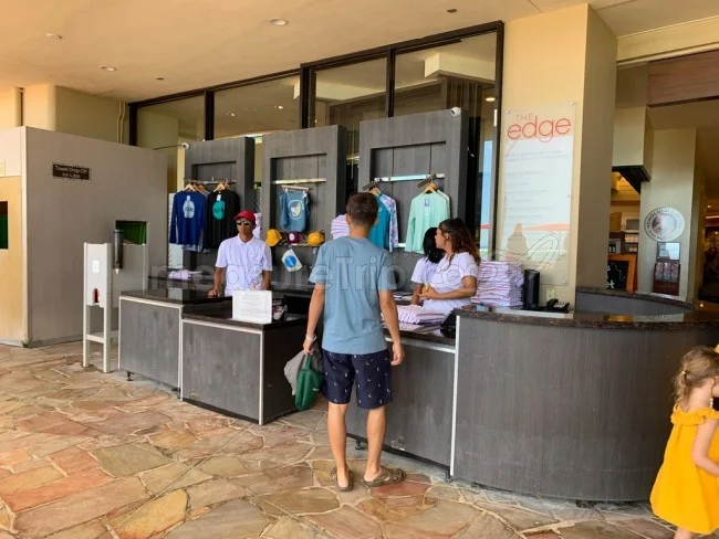 シェラトン・ワイキキ ホテル自慢のインフィニティプール!