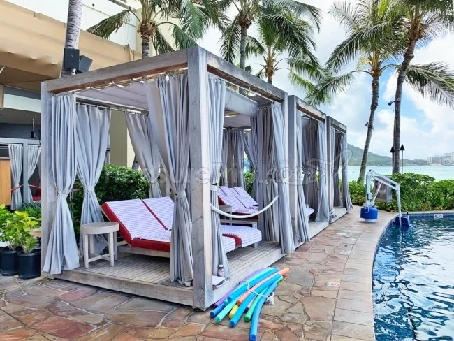 シェラトン・ワイキキ ホテル自慢のインフィニティプール!