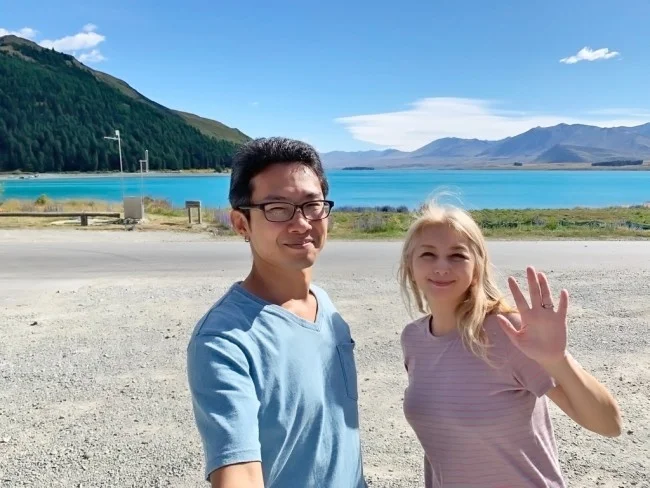 [年末年始のニュージーランド・テカポ湖に世界一の星空を見に行く旅行記70] テカポ湖を離れる朝。猫が見送りに来てくれる♪