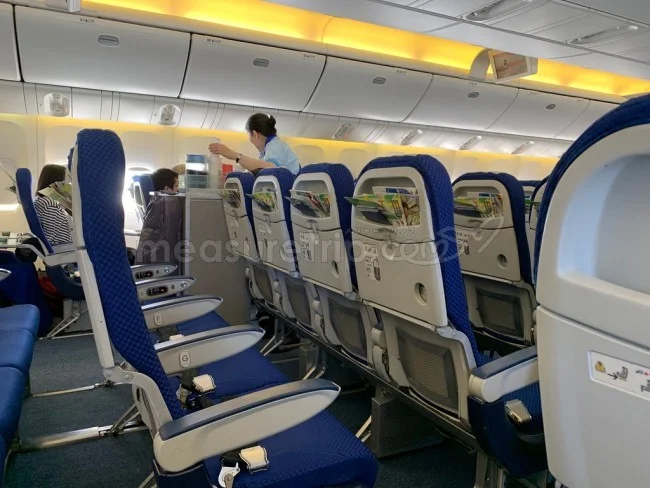 ANA国内線 B772 エコノミークラス 大阪⇔新千歳 / 搭乗記