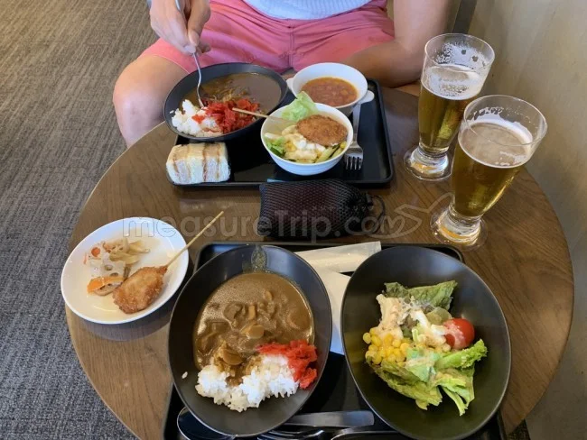 [海外仕様のiPhoneを求めてシンガポール旅行記3] 久しぶりのサクララウンジ。今日も張り切ってJAL特製カレー食べちゃうよ♪
