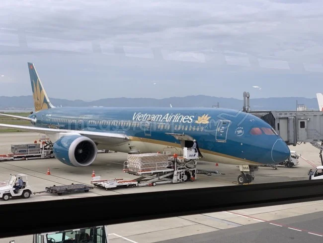 [海外仕様のiPhoneを求めてシンガポール旅行記3] 久しぶりのサクララウンジ。今日も張り切ってJAL特製カレー食べちゃうよ♪