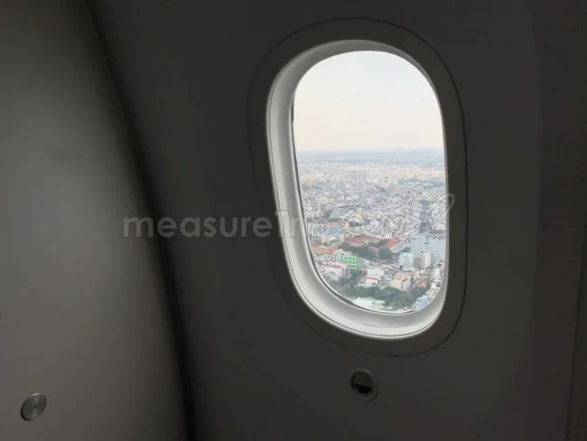 [海外仕様のiPhoneを求めてシンガポール旅行記4] ベトナム航空 B787-9に乗って「翔んで埼玉」え！？もう到着っ（汗）！