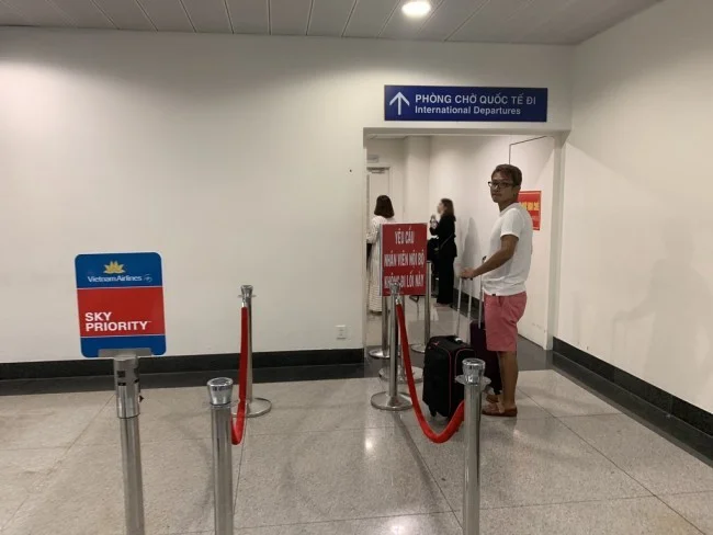 [海外仕様のiPhoneを求めてシンガポール旅行記5] ベトナム・タンソンニャット国際空港での乗り継ぎ
