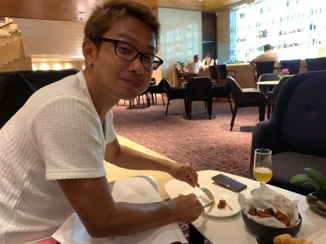 [海外仕様のiPhoneを求めてシンガポール旅行記13] シェラトンタワーズシンガポールの「ロビーバー」でディナータイム