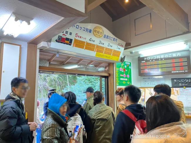 超人気！紅葉シーズンの嵯峨野観光鉄道トロッコ列車に乗る方法【京都観光】