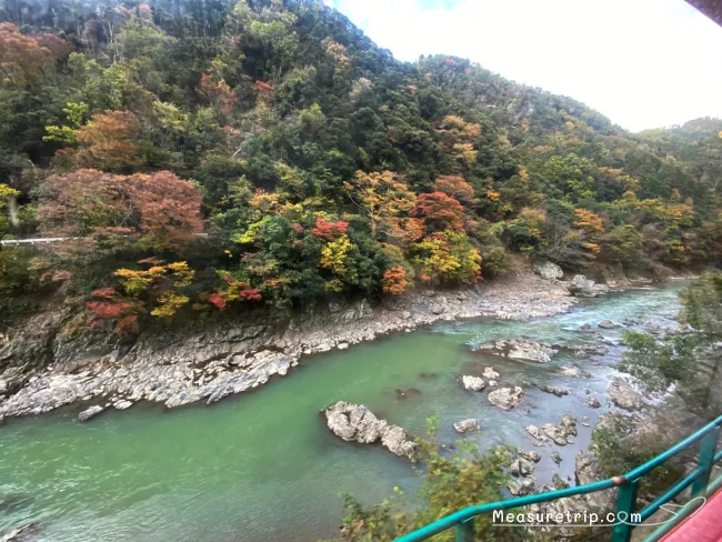 超人気！紅葉シーズンの嵯峨野観光鉄道トロッコ列車に乗る方法【京都観光】
