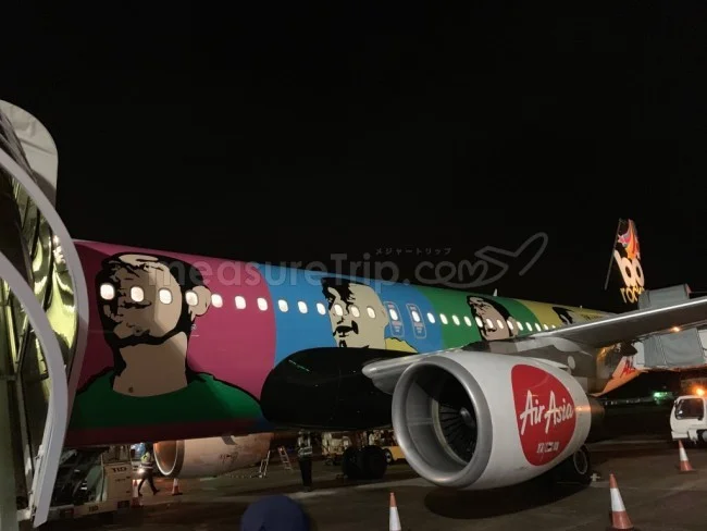 エアアジア 国際線（モルディブ MLE→マレーシア KUL - AK73便 / A320） エコノミークラス・ホットシートを搭乗レビュー！【飛行機の搭乗記】