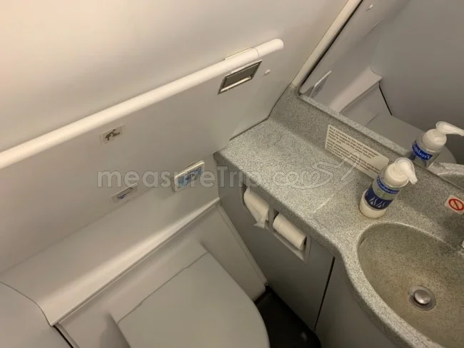 エアアジア 国際線（モルディブ MLE→マレーシア KUL - AK73便 / A320） エコノミークラス・ホットシートを搭乗レビュー！【飛行機の搭乗記】