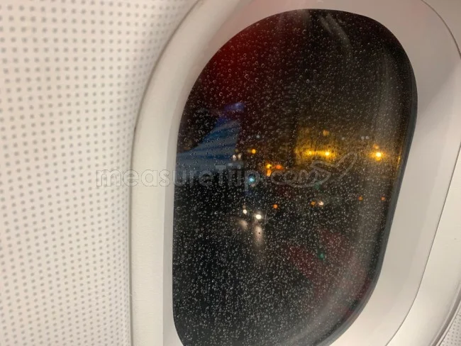 エアアジア 国際線（モルディブ MLE→マレーシア KUL - AK73便 / A320） エコノミークラス・ホットシートを搭乗レビュー！【飛行機の搭乗記】