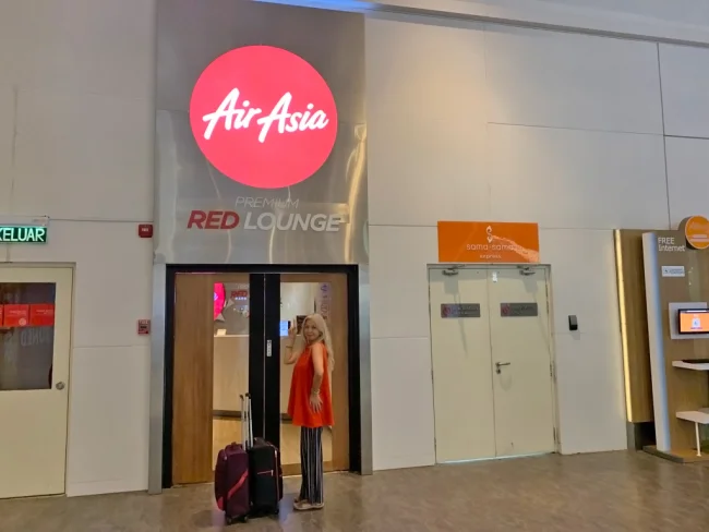 エアアジア RED LOUNGE - レッドラウンジ ＠クアラルンプール KLIA2