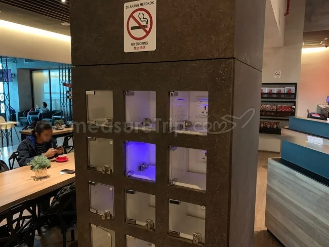 エアアジア RED LOUNGE - レッドラウンジ ＠クアラルンプール KLIA2