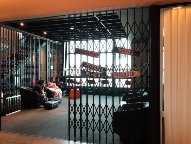 エアアジア RED LOUNGE - レッドラウンジ ＠クアラルンプール KLIA2