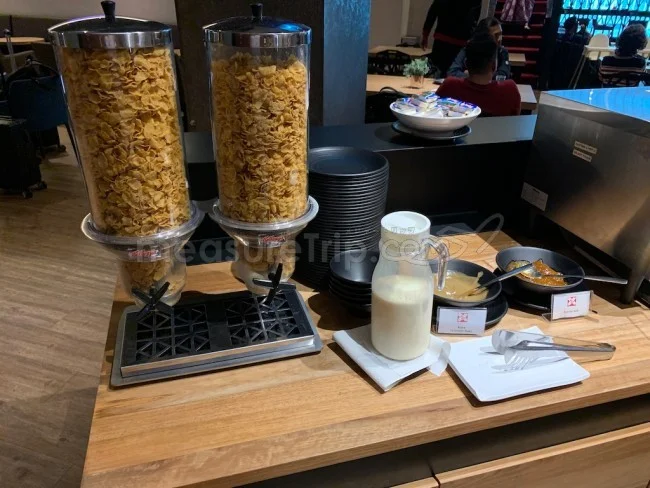 エアアジア RED LOUNGE - レッドラウンジ ＠クアラルンプール KLIA2