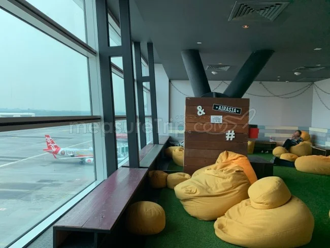 エアアジア RED LOUNGE - レッドラウンジ ＠クアラルンプール KLIA2