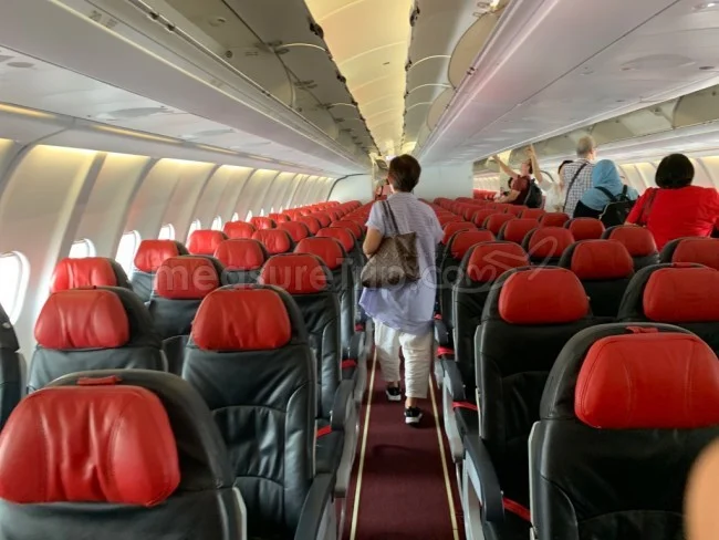 エアアジア 国際線（マレーシア KUL→大阪 KIX - D71便 / A330-300） エコノミークラスを搭乗レビュー！【飛行機の搭乗記】