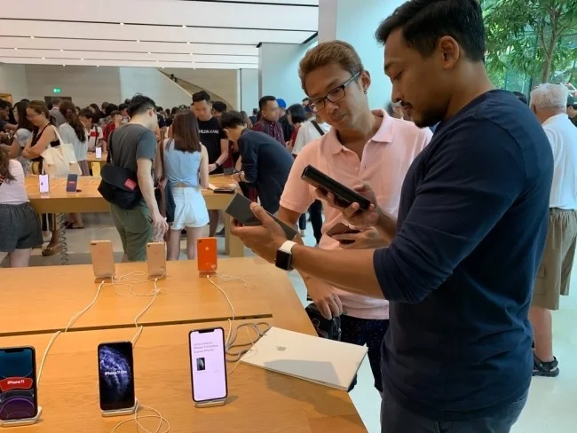 [海外仕様のiPhoneを求めてシンガポール旅行記18] 再びアップルストア＠オーチャード通り
