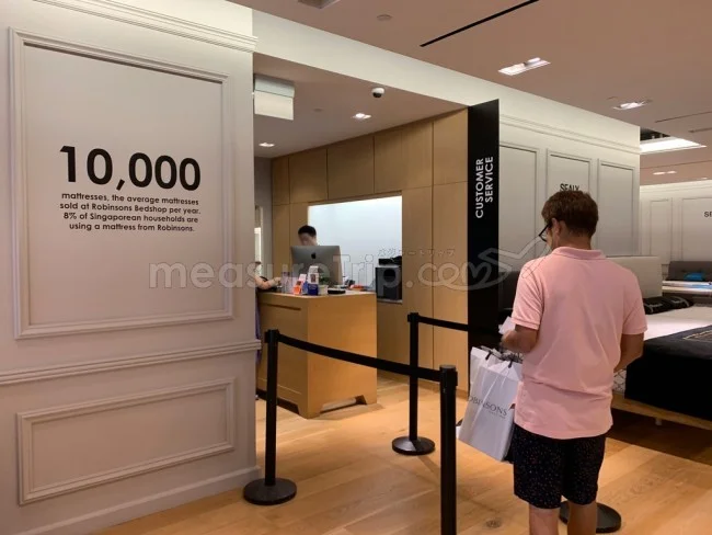[海外仕様のiPhoneを求めてシンガポール旅行記19] お得大好き、モリオとミヅキ