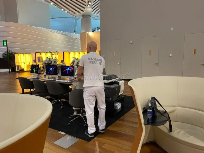 ターキッシュエアラインズ ビジネスクラスラウンジ - BUSINESS LOUNGE ＠イスタンブール新国際空港