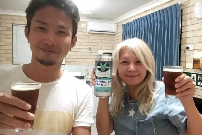 [野生のカンガルーがいる世界一のビーチを目指して！西オーストラリア・ロングドライブ旅行記109] ラッキーベイブリューイングのビールでお疲れビールと晩ごはん♪
