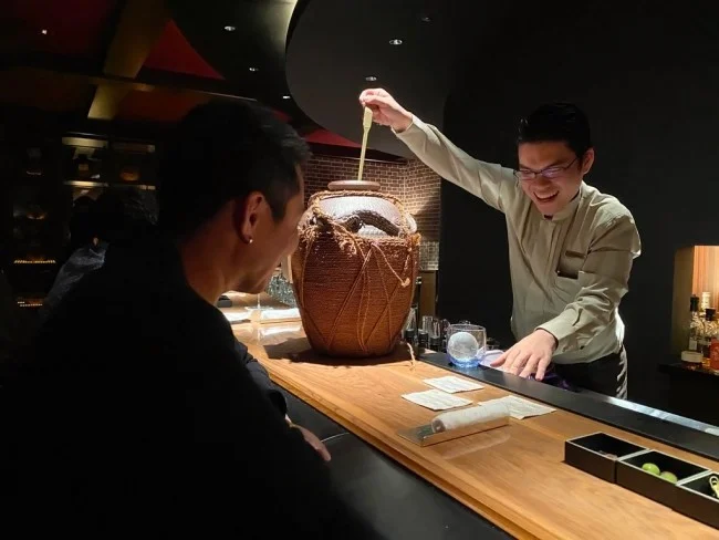 [新型コロナもう大変！冬のリッツカールトン沖縄旅行記18] リッツカールトン沖縄のバーで沖縄・泡盛古酒の美味しさにハマる
