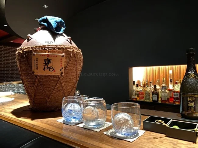 [新型コロナもう大変！冬のリッツカールトン沖縄旅行記18] リッツカールトン沖縄のバーで沖縄・泡盛古酒の美味しさにハマる