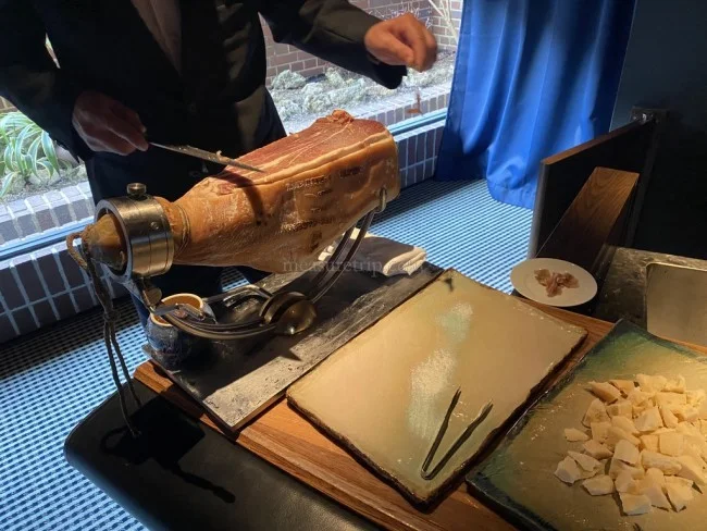 [新型コロナもう大変！冬のリッツカールトン沖縄旅行記21] リッツカールトン沖縄には無料参加できる「カクテルレセプション」があった！