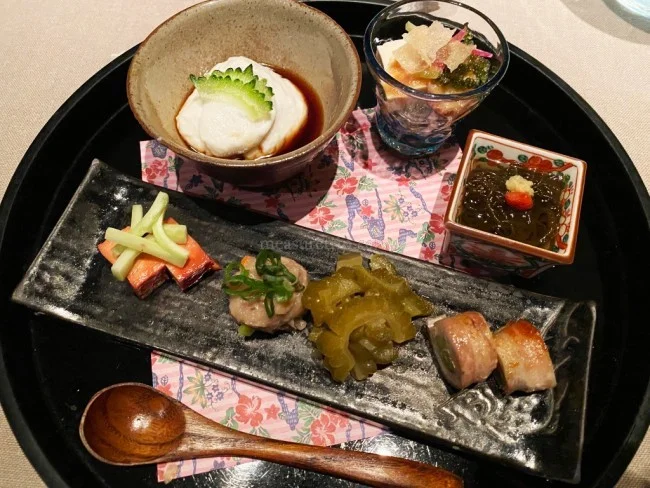 [新型コロナもう大変！冬のリッツカールトン沖縄旅行記22] 張り切って「泡盛古酒ロックで！」って頼んじゃったけど・・・少し後悔してる（笑）