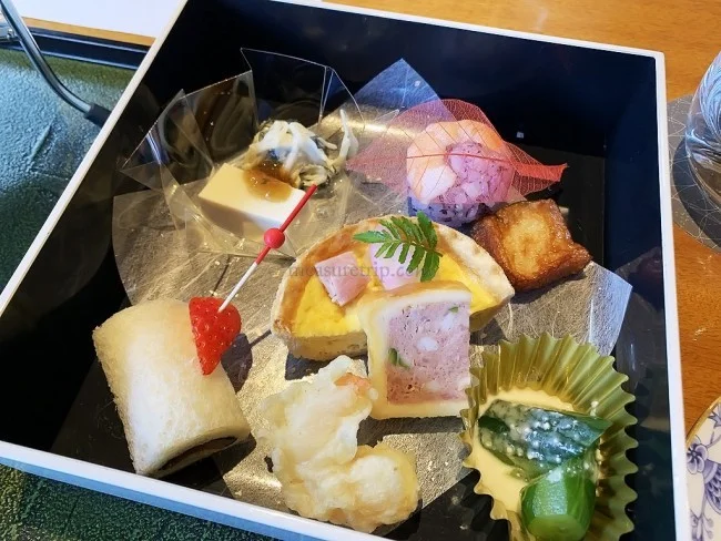 【嵐山のおすすめ 和風カフェ】 優雅な時間を過ごせる高級ホテルの和風 カフェ「八翠」のアフタヌーンティーをレビュー【翠嵐ラグジュアリーコレクションホテル京都】