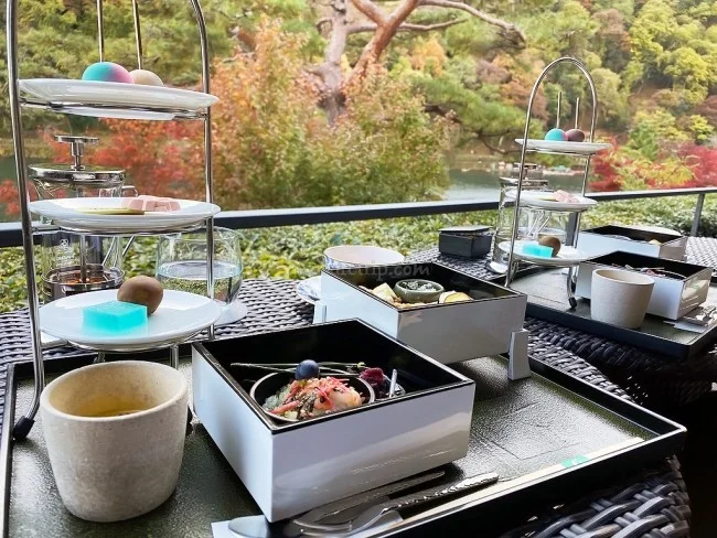 【嵐山のおすすめ 和風カフェ】 優雅な時間を過ごせる高級ホテルの和風 カフェ「八翠」のアフタヌーンティーをレビュー【翠嵐ラグジュアリーコレクションホテル京都】