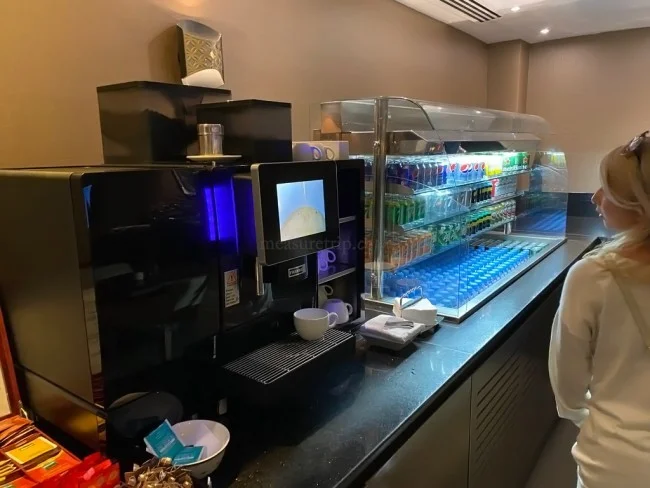 エミレーツ航空 ビジネスクラスラウンジ @ドバイ国際空港 コンコースC