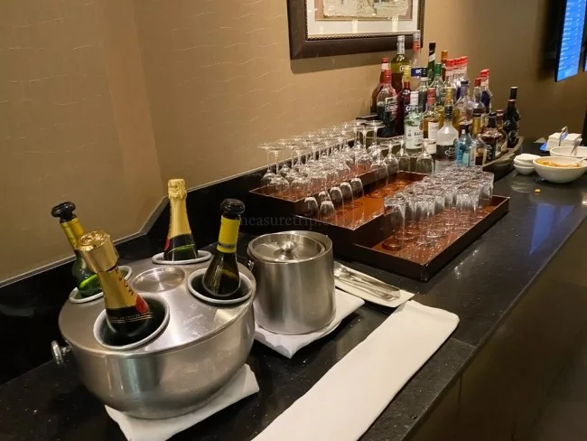 エミレーツ航空 ビジネスクラスラウンジ @ドバイ国際空港 コンコースC