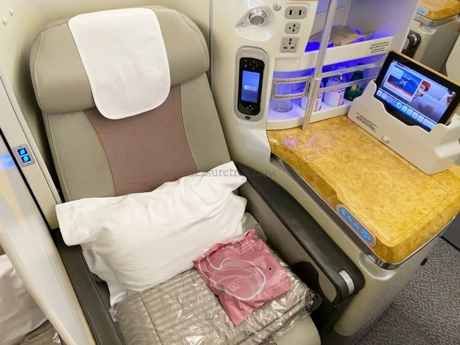 エミレーツ航空 A380 ビジネスクラス ドバイ⇔大阪 / 搭乗記【エミレーツ 機内食】