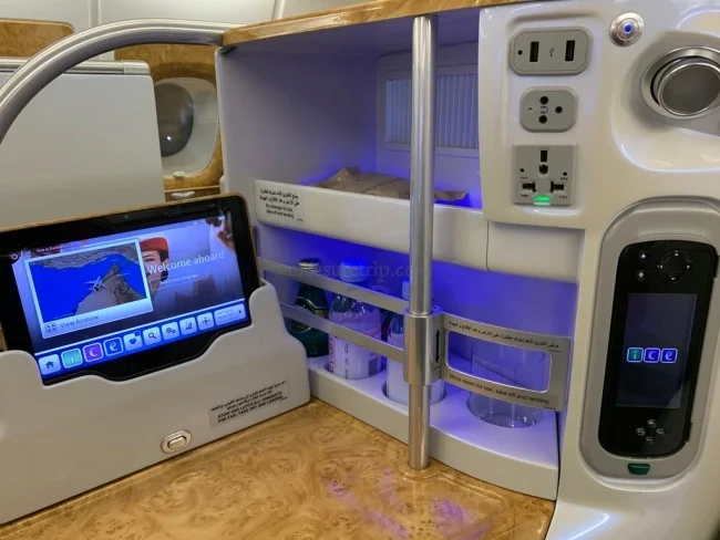 エミレーツ航空 A380 ビジネスクラス ドバイ⇔大阪 / 搭乗記【エミレーツ 機内食】