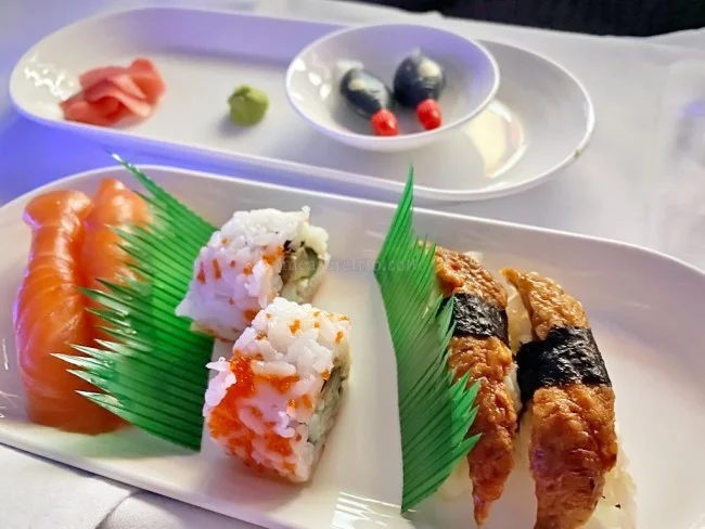 エミレーツ航空 A380 ビジネスクラス ドバイ⇔大阪 / 搭乗記【エミレーツ 機内食】