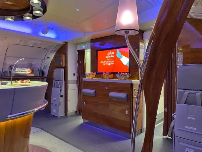 エミレーツ航空 A380 ビジネスクラス ドバイ⇔大阪 / 搭乗記【エミレーツ 機内食】