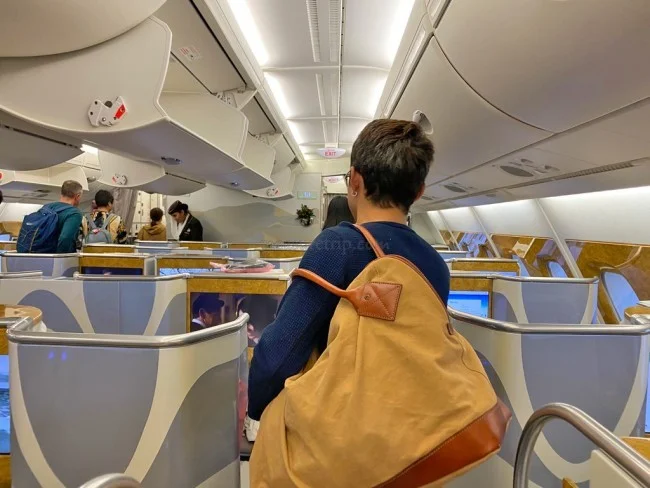 エミレーツ航空 A380 ビジネスクラス ドバイ⇔大阪 / 搭乗記【エミレーツ 機内食】