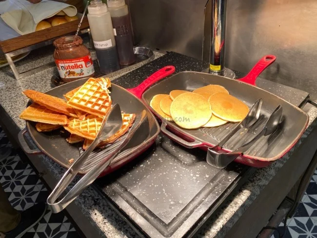 シェラトンモールドバイ レストランでの朝食ビュッフェ / バイキング