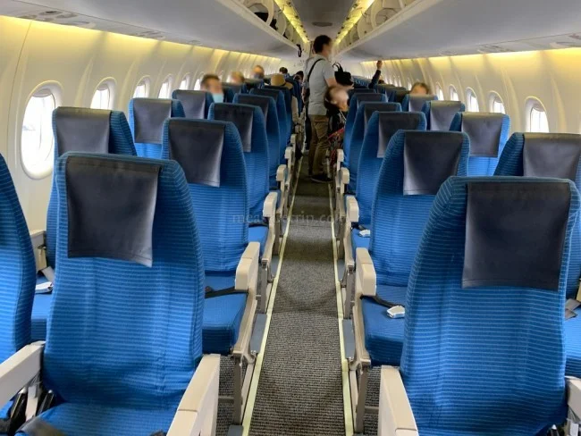 ANA国内線 ボンバルディア プロペラ機 DHC8-Q400 宮崎→伊丹 / 搭乗記