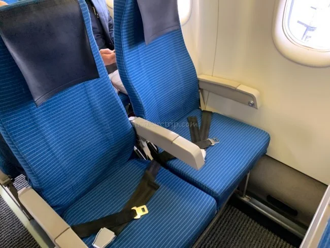 ANA国内線 ボンバルディア プロペラ機 DHC8-Q400 宮崎→伊丹 / 搭乗記