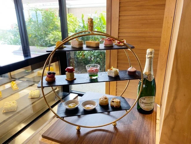 [新型コロナもう大変！冬のリッツカールトン沖縄旅行記33] ロビーラウンジでのアフタヌーンティータイム