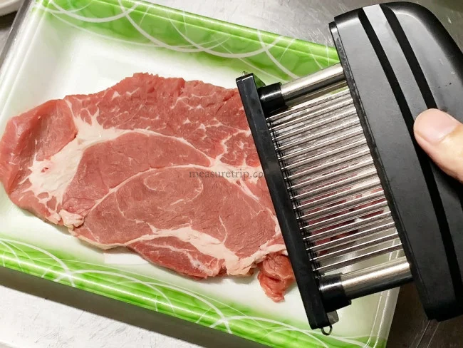 硬いオージービーフのステーキ肉を柔らかく美味しく焼く方法！