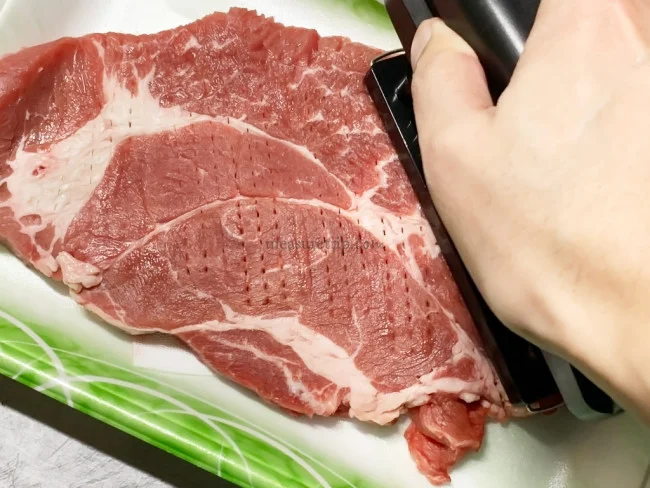 硬いオージービーフのステーキ肉を柔らかく美味しく焼く方法！