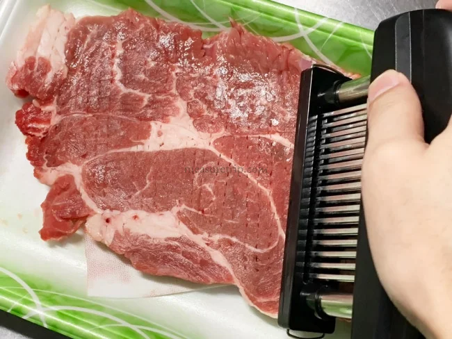 硬いオージービーフのステーキ肉を柔らかく美味しく焼く方法！