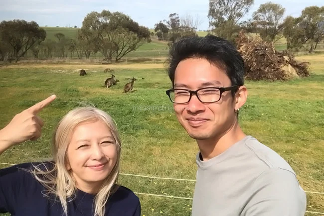 [野生のカンガルーがいる世界一のビーチを目指して！西オーストラリア・ロングドライブ旅行記116] え？ヌーディスト交差点に注意？ヌードの人が歩いてくる！？