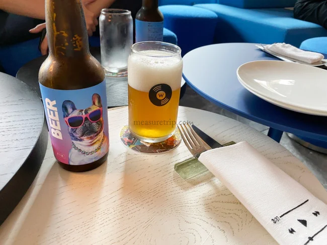 【W大阪】DJプレイでクラブな雰囲気のメインバー「LIVING ROOM」